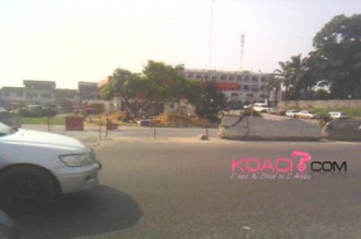 Cote dÂ’Ivoire : Travaux du 3ème pont obligent, des automobilistes se créent un passage forcé 